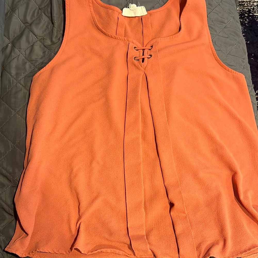 Women’s sleeveless top coral color size L.